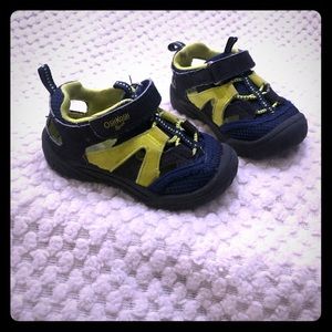 OshKosh toddler shoes 5c